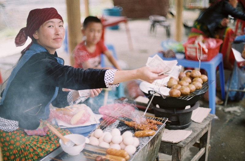 Chợ phiên Đồng Văn bày bán nhiều mặt hàng