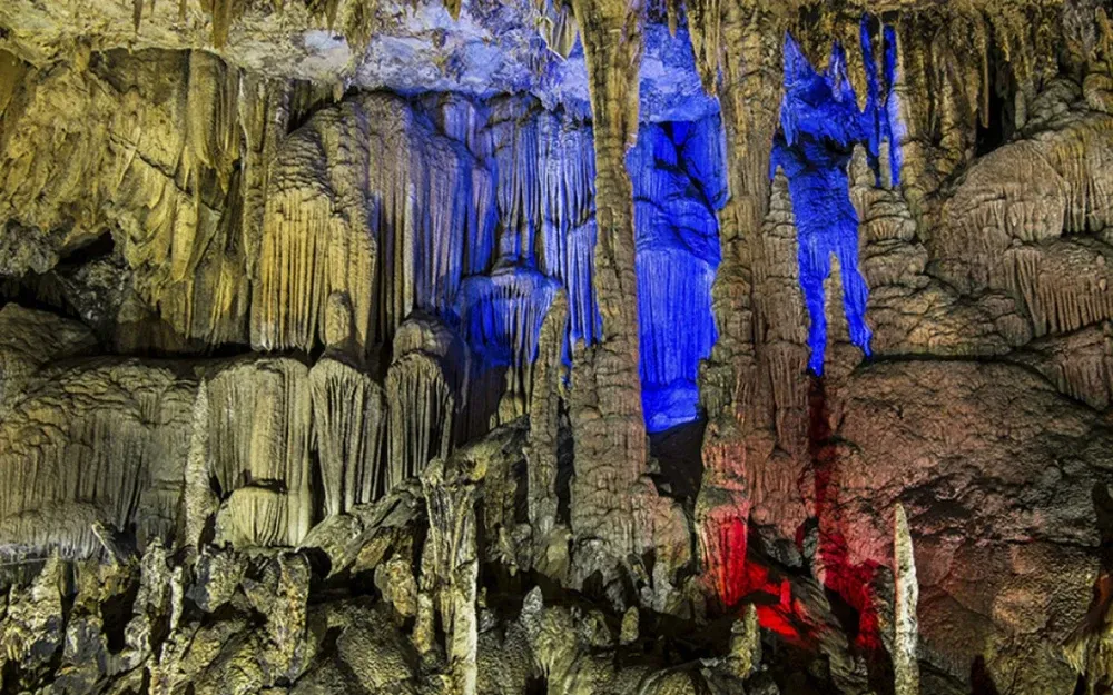 Lung Khuy Cave