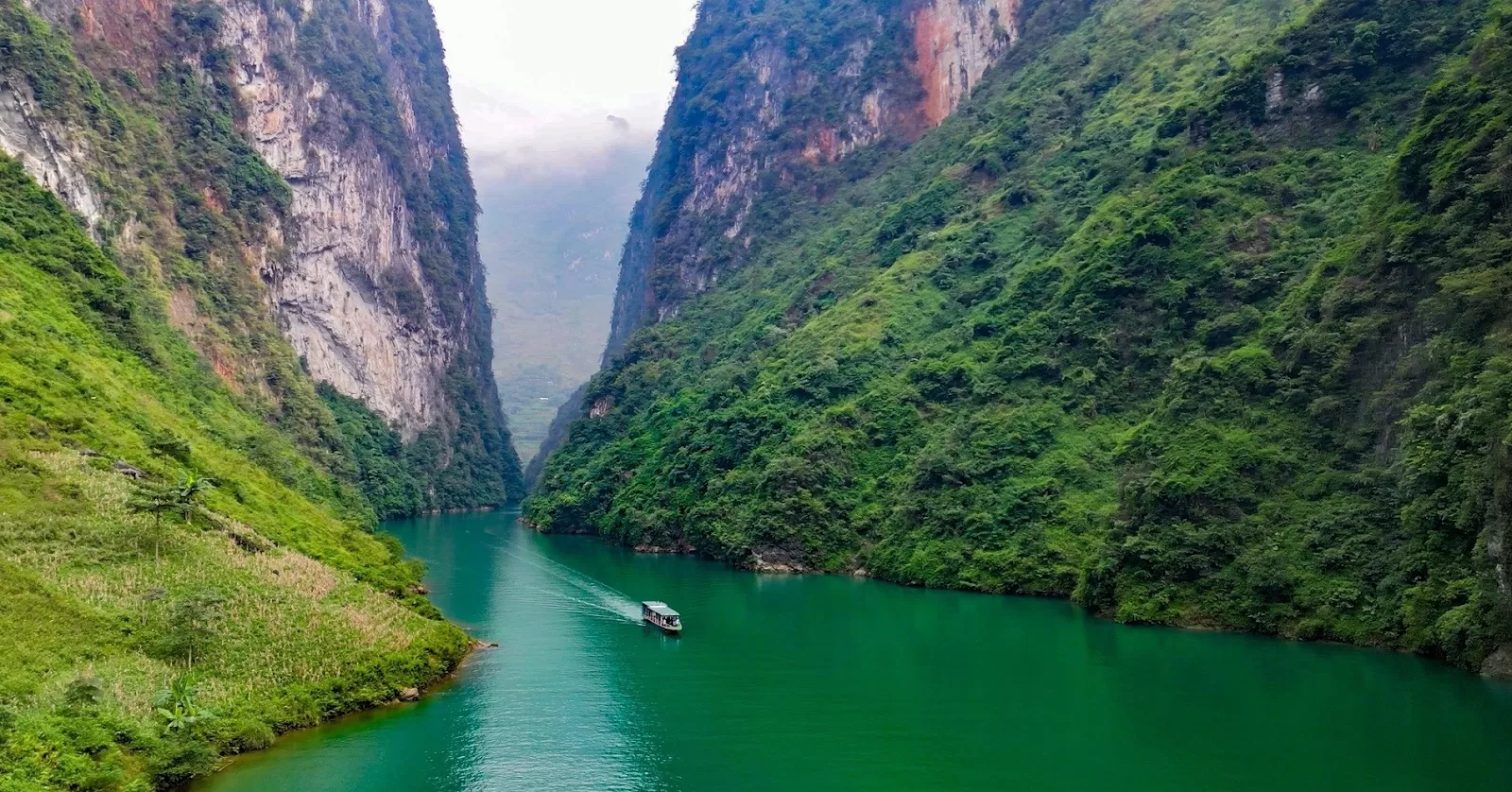 Nho Que River and Tu San Canyon – The most magnificent scenic cluster in Vietnam