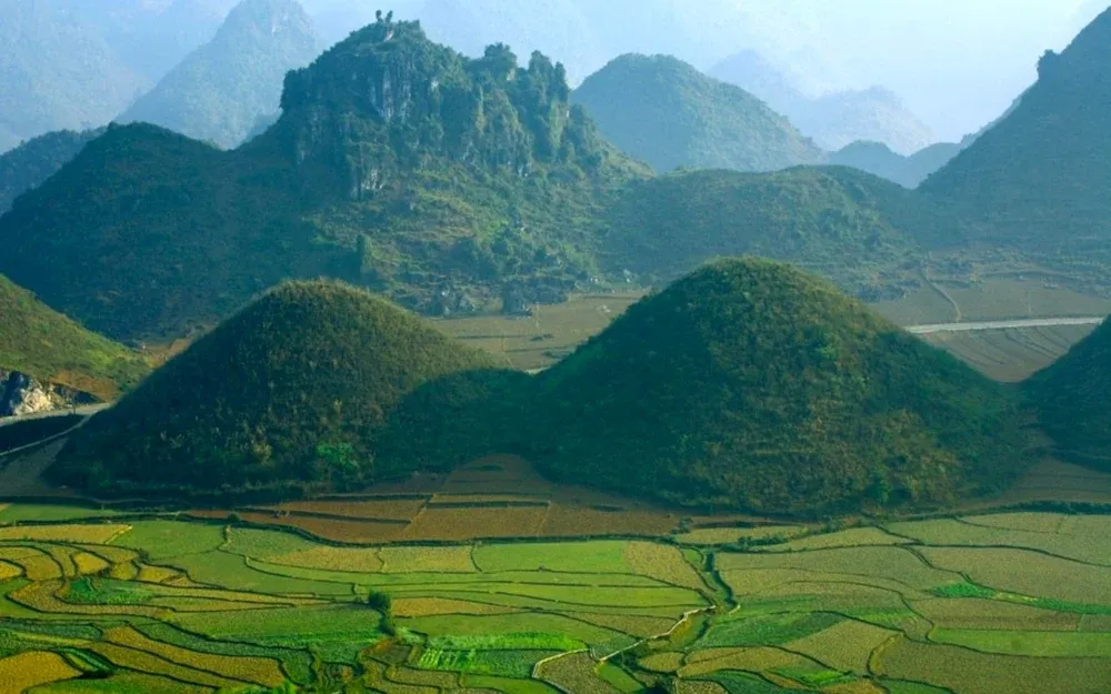 Twin Mountains and Quan Ba ​​Heaven Gate